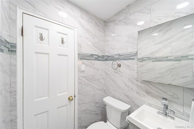 Tucked into the highly desirable Windsor Park Community, this - photo 17