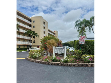 Lake Condo For Sale in Dania, Florida