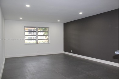 (private lake, pond, coastal) Condo For Sale in Dania Florida