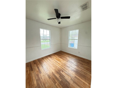 Welcome to your charming 3-bedroom, 1-bath gem, complete with a - photo 11