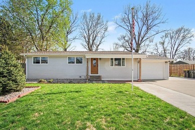 Outstanding, move-in-ready property just a short walk from - photo 1