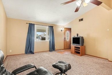 Outstanding, move-in-ready property just a short walk from - photo 2