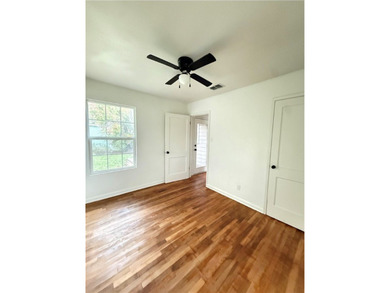 Welcome to your charming 3-bedroom, 1-bath gem, complete with a - photo 17