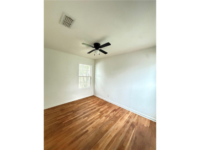 Welcome to your charming 3-bedroom, 1-bath gem, complete with a - photo 18
