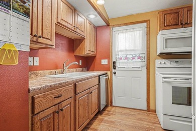 Outstanding, move-in-ready property just a short walk from - photo 8