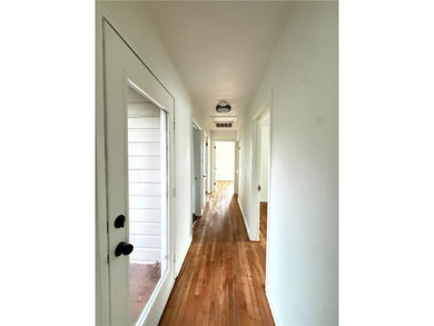 Welcome to your charming 3-bedroom, 1-bath gem, complete with a - photo 19