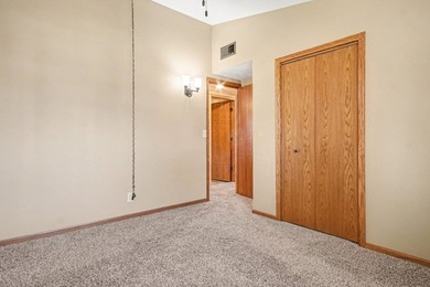 Outstanding, move-in-ready property just a short walk from - photo 9