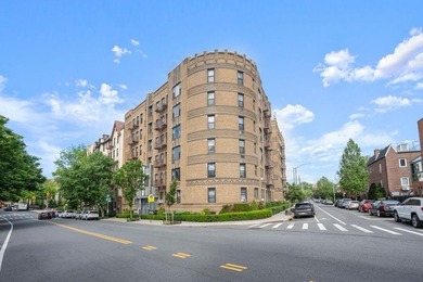 Top-floor living, classic pre-war character,& approximately 900 - photo 22