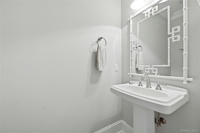 One of the most exceptional spots in Laurel Hollow, this 5 - photo 24