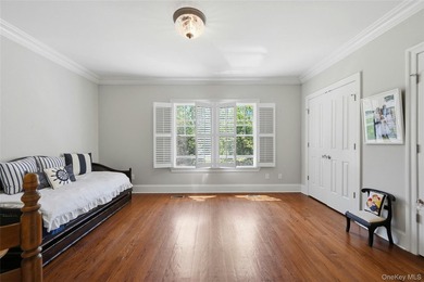 One of the most exceptional spots in Laurel Hollow, this 5 - photo 25