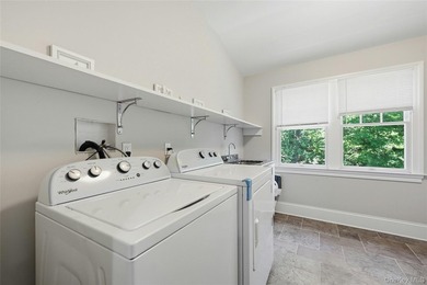 One of the most exceptional spots in Laurel Hollow, this 5 - photo 36