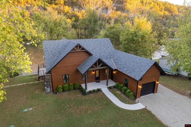 Bull Shoals Lake Home For Sale in Cotter Arkansas