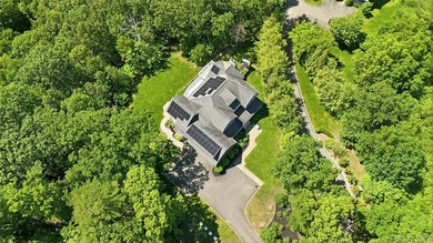One of the most exceptional spots in Laurel Hollow, this 5 - photo 43