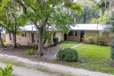 Lakefront living on beautiful Lake Geneva. This very well cared - Lake Home For Sale in Keystone Heights, Florida