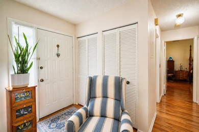 Beautifully maintained 2-bedroom, 2-bath villa-style townhome - photo 6