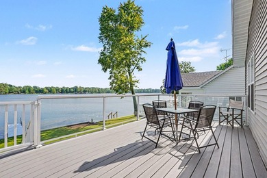 Enjoy lakefront living on beautiful South Scott Lake! This - photo 2