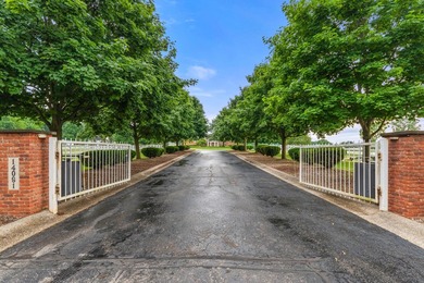 Welcome to an exceptional equestrian estate just 15 miles from - photo 3