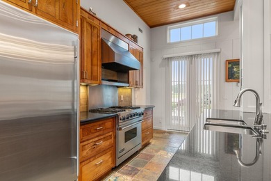 Welcome to an exceptional equestrian estate just 15 miles from - photo 5