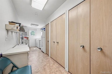 Welcome to this beautifully updated detached brick ranch condo - photo 18