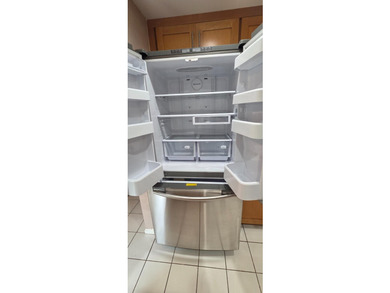 Beautifully updated 2 bedroom 2 bath corner unit In the - photo 27