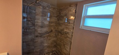 Beautifully updated 2 bedroom 2 bath corner unit In the - photo 40