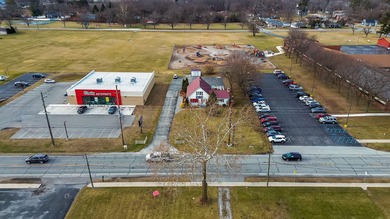 This spacious office building is located right on the main road