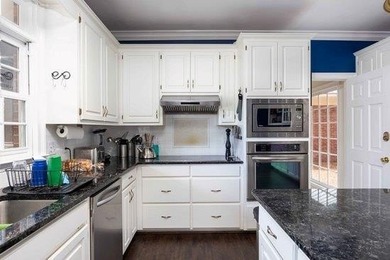 SPECTACULAR BRICK WATERFRONT HOME W/AMENITIES GALORE! 4750 SQ - photo 7