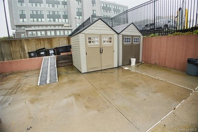 Welcome to this beautiful Condo featuring a private laundry room - photo 28