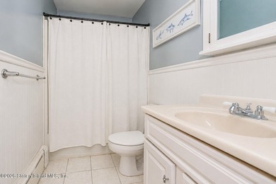 Custom two family detached home located in the exclusive - photo 31