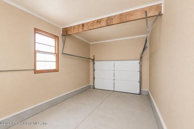 Custom two family detached home located in the exclusive - photo 33