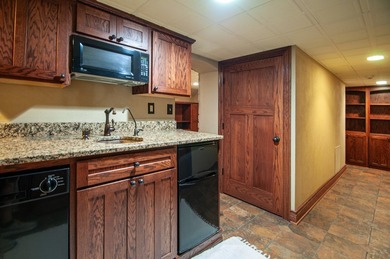 Tucked away at the end of a private street in Rockford's - photo 38