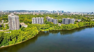 Lake Home For Sale in Montréal (Verdun/Île-Des-SœUrs), 