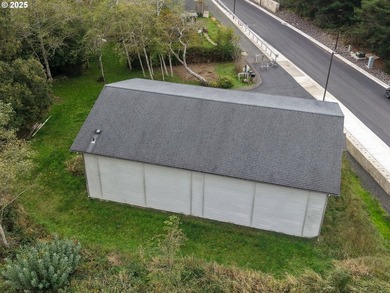The Shop Steals the Show - But the House Comes Too!Let's be - photo 4