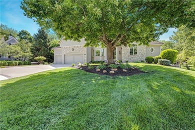 Stunning Custom Built Masterpiece on Extensively Landscaped - photo 3