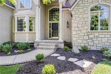 Stunning Custom Built Masterpiece on Extensively Landscaped - photo 4
