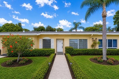 Experience the best of Florida living in this stunning villa! - photo 1