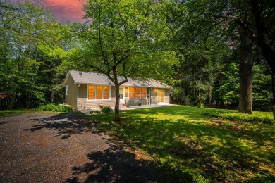 Lake Home For Sale in Albrightsville, Pennsylvania