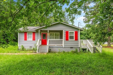 Escape to peaceful country living in this charming 3-bedroom - photo 1