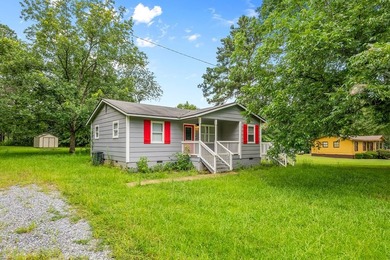 Escape to peaceful country living in this charming 3-bedroom - photo 2