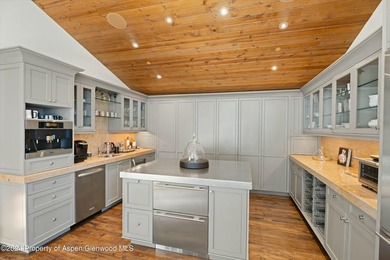 Located in the exclusive Maroon Creek Club, this timeless - photo 15