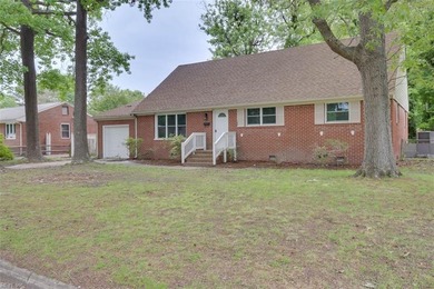 Welcome Home! This updated and upgraded 5 bedrooms, 3 full baths - photo 4