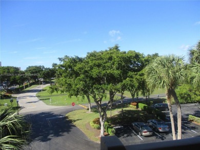 Lake Condo For Sale in Delray Beach, Florida