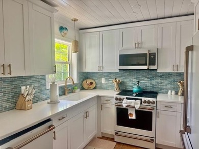 4/2 renovated waterfront home boasts private pool-new cutting - photo 12