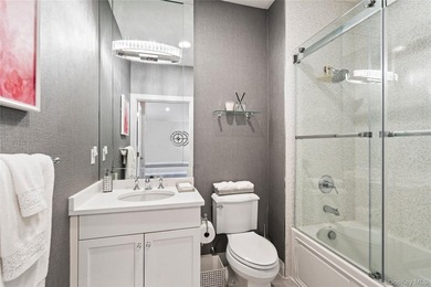Welcome to Country Pointe Plainview, one of Long Island's - photo 14
