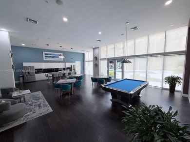 This 2 Bedroom, 2 bath condo in situaded in the heart of