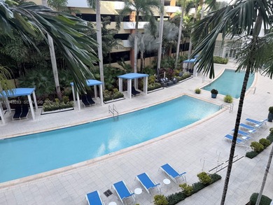 This 2 Bedroom, 2 bath condo in situaded in the heart of