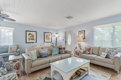 4/2 renovated waterfront home boasts private pool-new cutting - photo 18