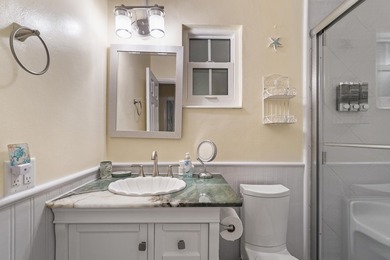4/2 renovated waterfront home boasts private pool-new cutting - photo 21