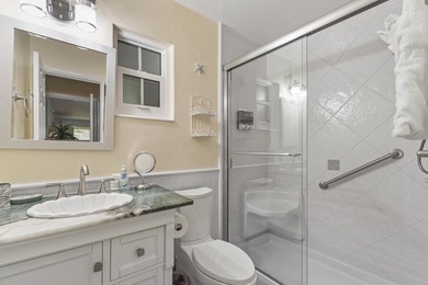 4/2 renovated waterfront home boasts private pool-new cutting - photo 22