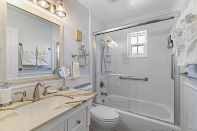 4/2 renovated waterfront home boasts private pool-new cutting - photo 23